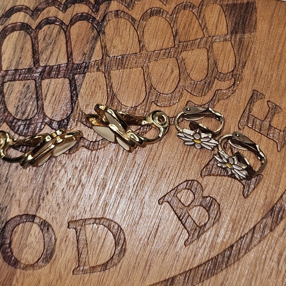 Gold and White Earrings with Flower and Leaf Design - Picture 3 of 8